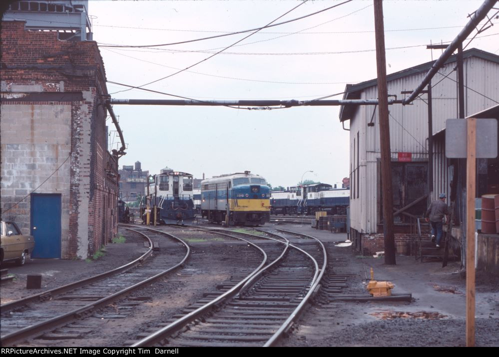 LI 601, 160 on lead tracks to turntable.